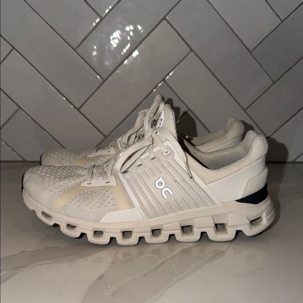 On Running White Sneakers size 9 ON cloud - Picture 3 of 4